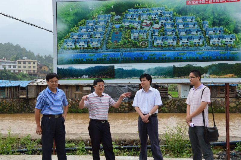 点击放大鼠标滚轮控制大小