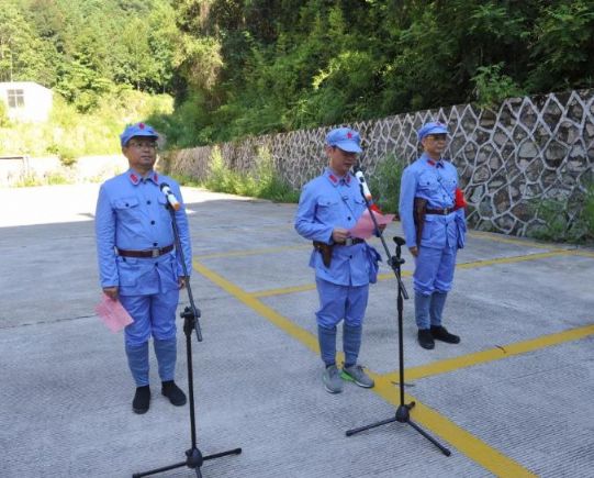 点击放大鼠标滚轮控制大小